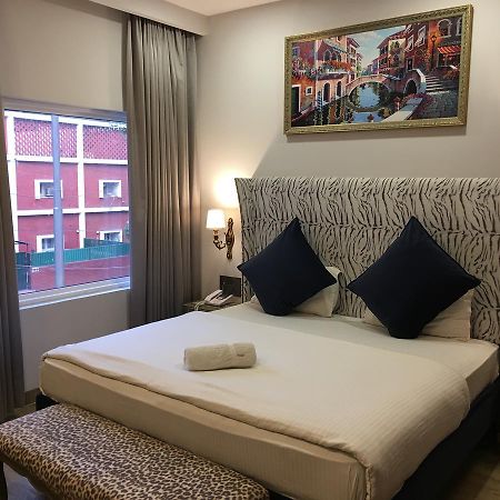 Hotel Posh Chandīgarh Zewnętrze zdjęcie
