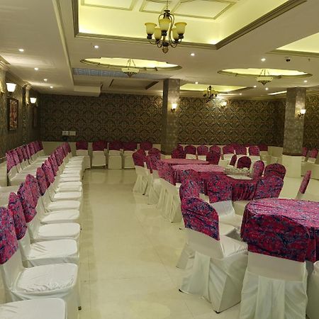 Hotel Posh Chandīgarh Zewnętrze zdjęcie