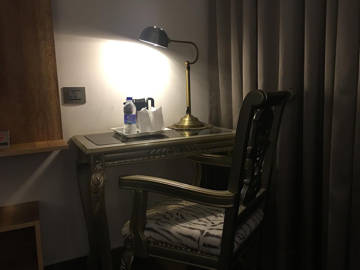 Hotel Posh Chandīgarh Zewnętrze zdjęcie