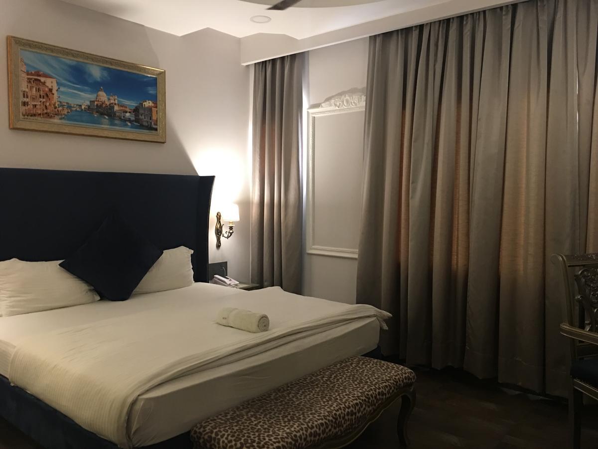 Hotel Posh Chandīgarh Zewnętrze zdjęcie