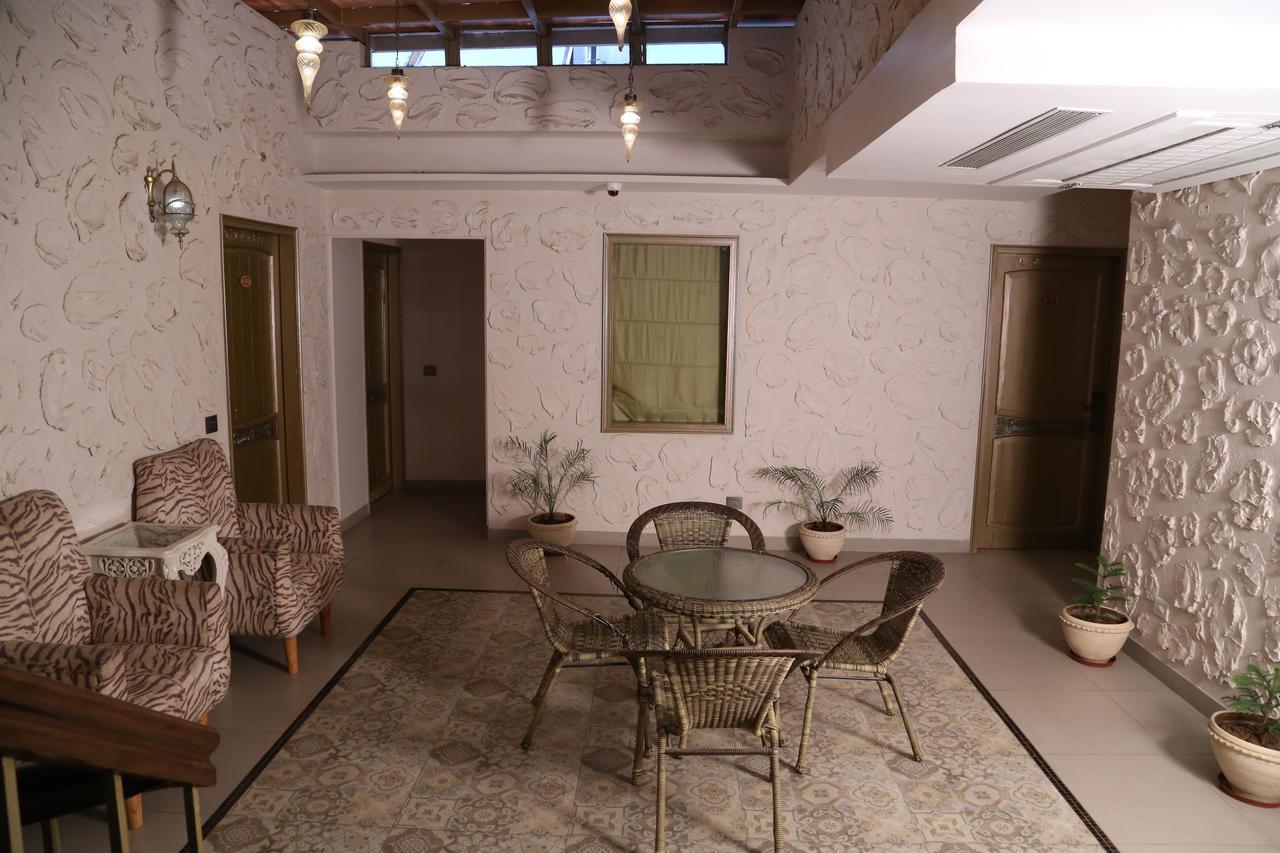 Hotel Posh Chandīgarh Zewnętrze zdjęcie