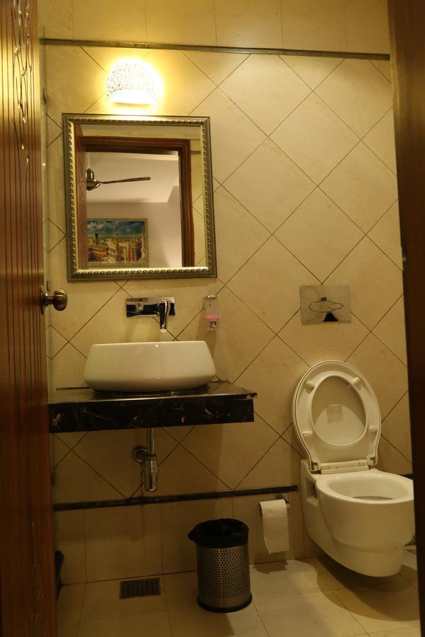 Hotel Posh Chandīgarh Zewnętrze zdjęcie
