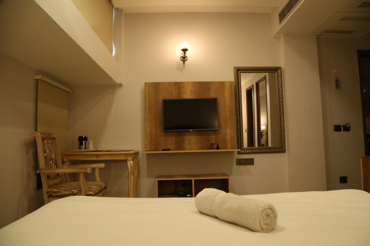 Hotel Posh Chandīgarh Zewnętrze zdjęcie