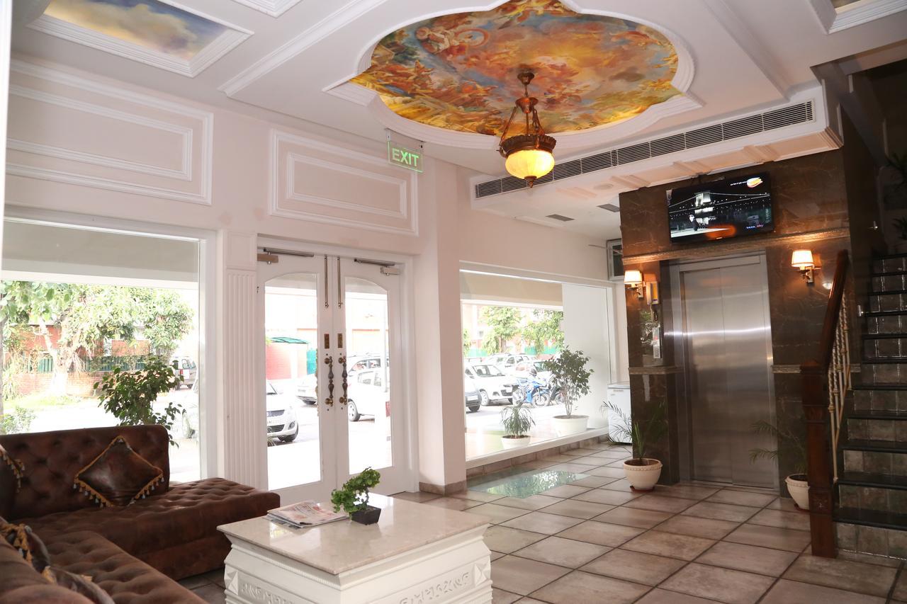 Hotel Posh Chandīgarh Zewnętrze zdjęcie