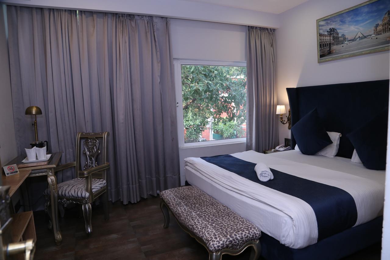Hotel Posh Chandīgarh Zewnętrze zdjęcie