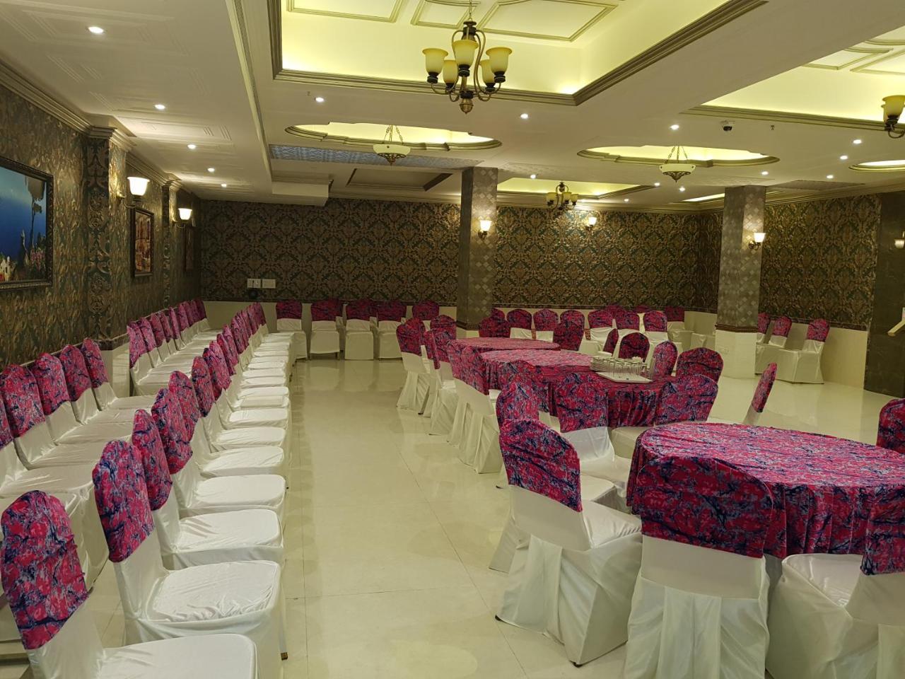 Hotel Posh Chandīgarh Zewnętrze zdjęcie