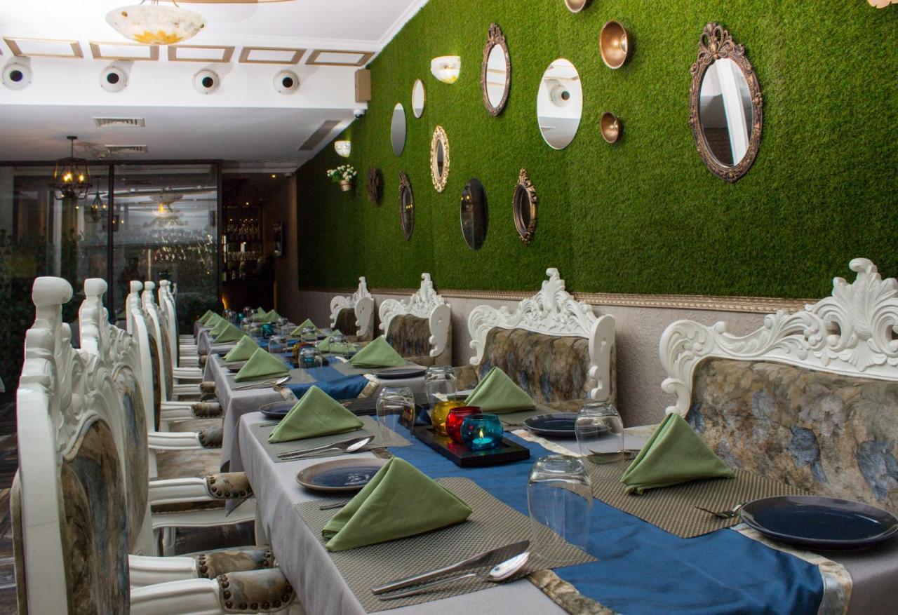 Hotel Posh Chandīgarh Zewnętrze zdjęcie
